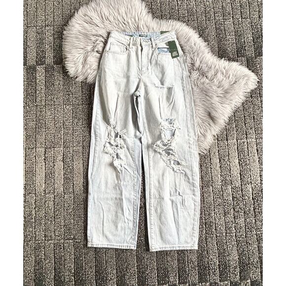 Wild Fable Women's Super-High Rise Baggy Distressed Jeans Light Wash - Size 2 - Picture 1 of 4